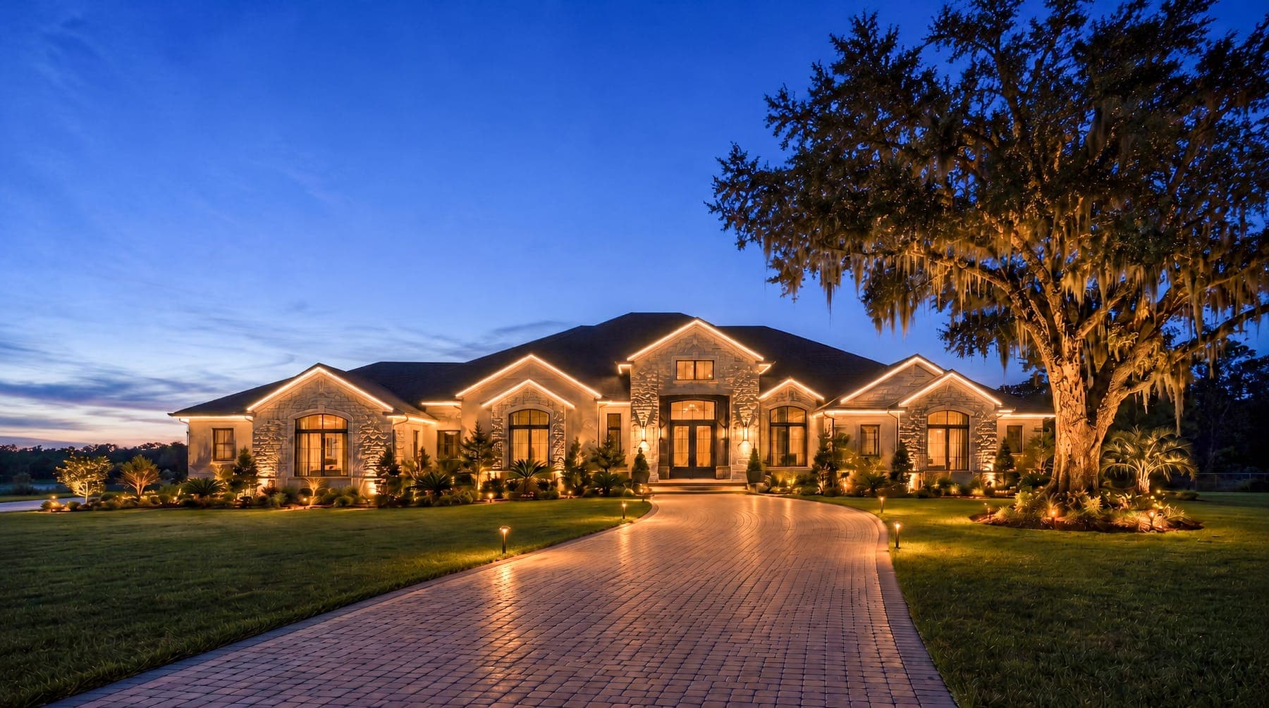 Outdoor & Roofline Lighting