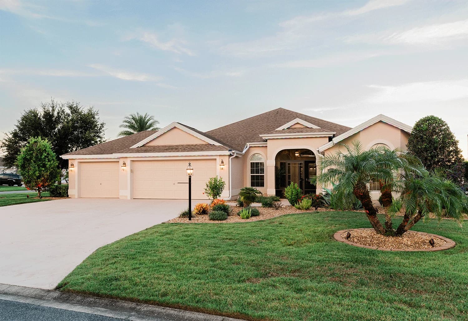 Florida home in daylight before permanent outdoor lighting was installed